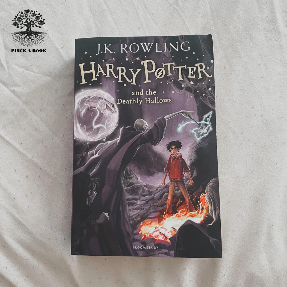 HARRY POTTER AND THE DEATHLY HALLOWS: Harry Potter series (Book 7) by J.K. Rowling