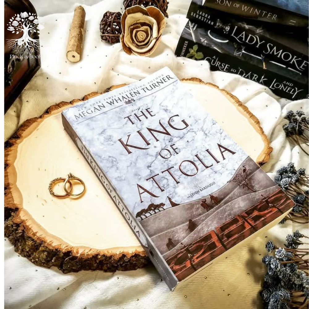 THE QUEEN OF ATTOLIA: Queen'S Thief Series (Book 2) by Megan Whalen Turner